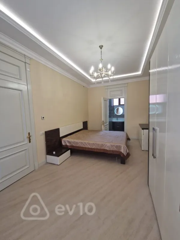 Kirayə verilir 6 otaqlı həyət evi 350 m²