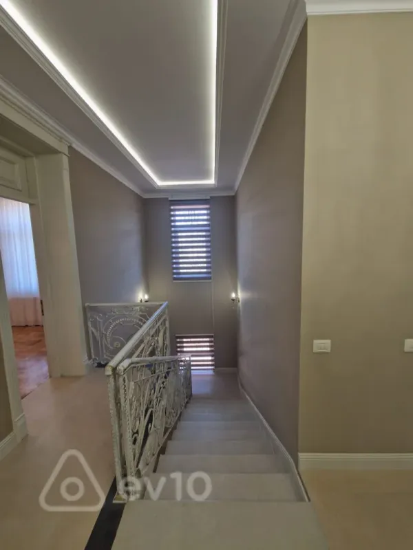 Kirayə verilir 6 otaqlı həyət evi 350 m²