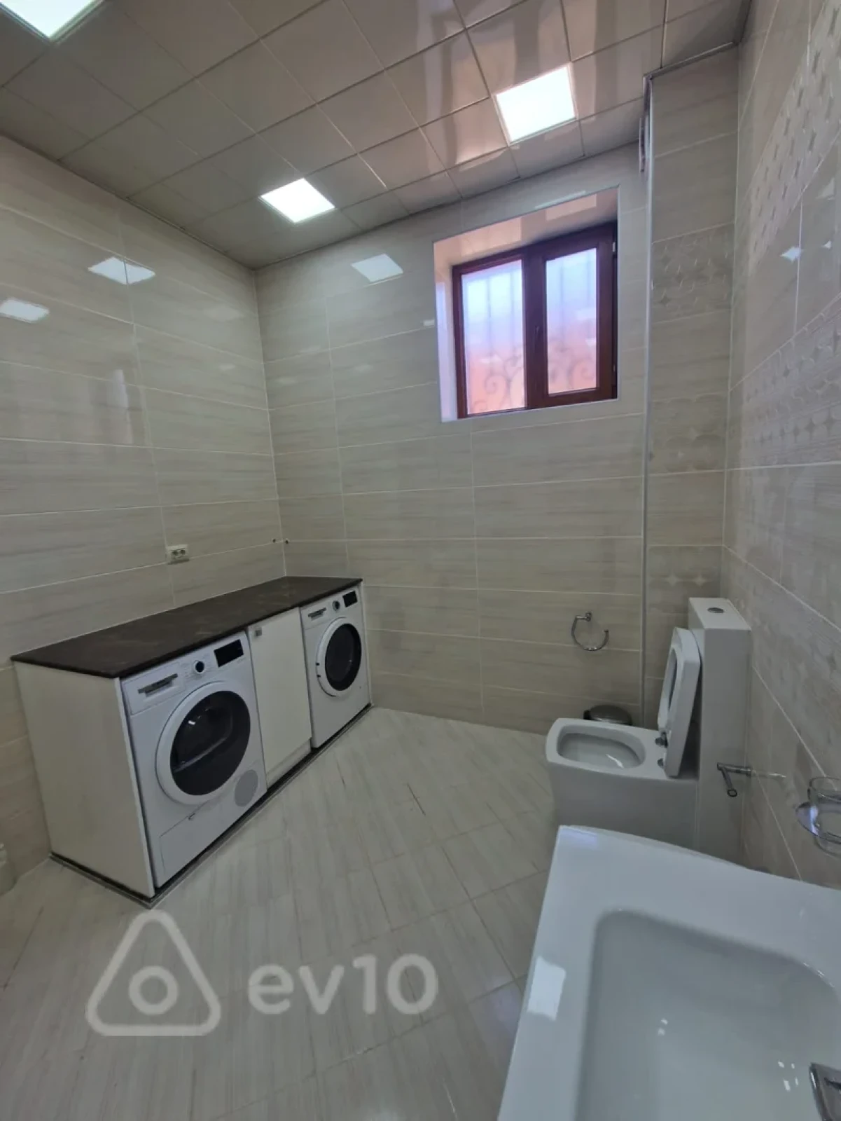 Kirayə verilir 6 otaqlı həyət evi 350 m²