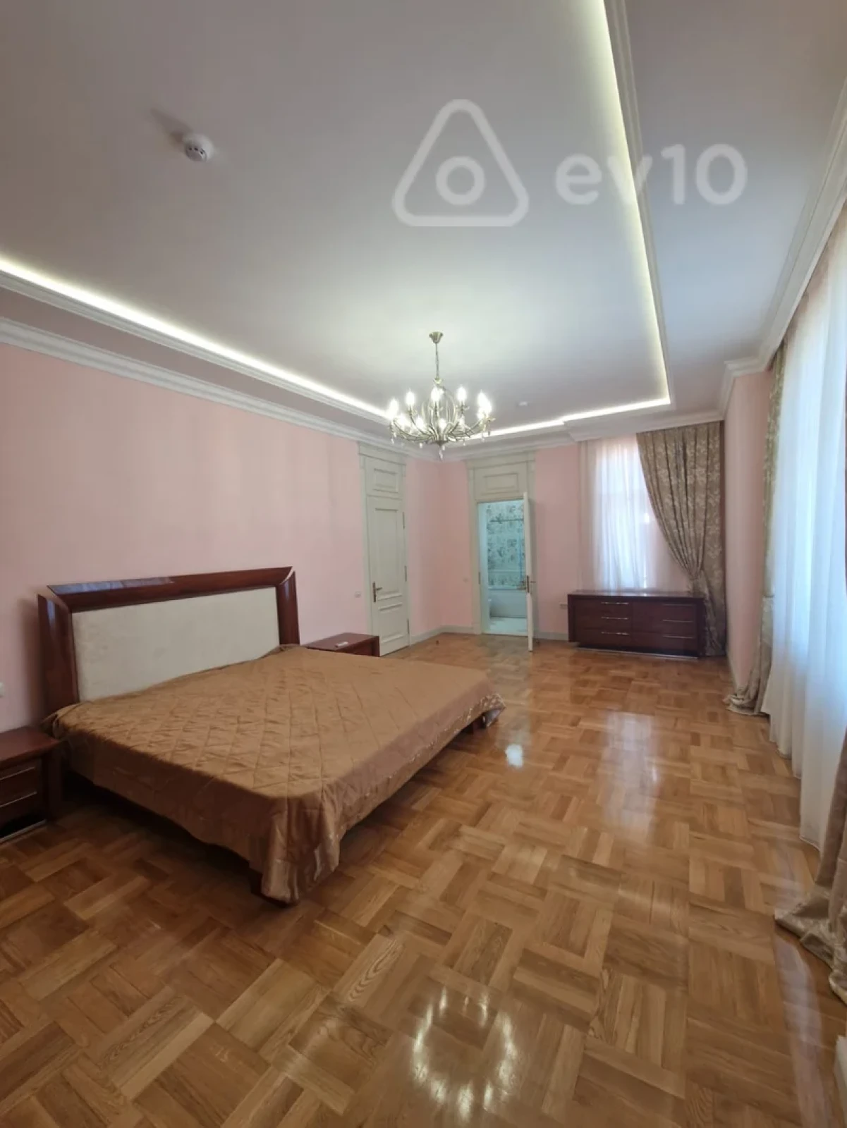 Kirayə verilir 6 otaqlı həyət evi 350 m²