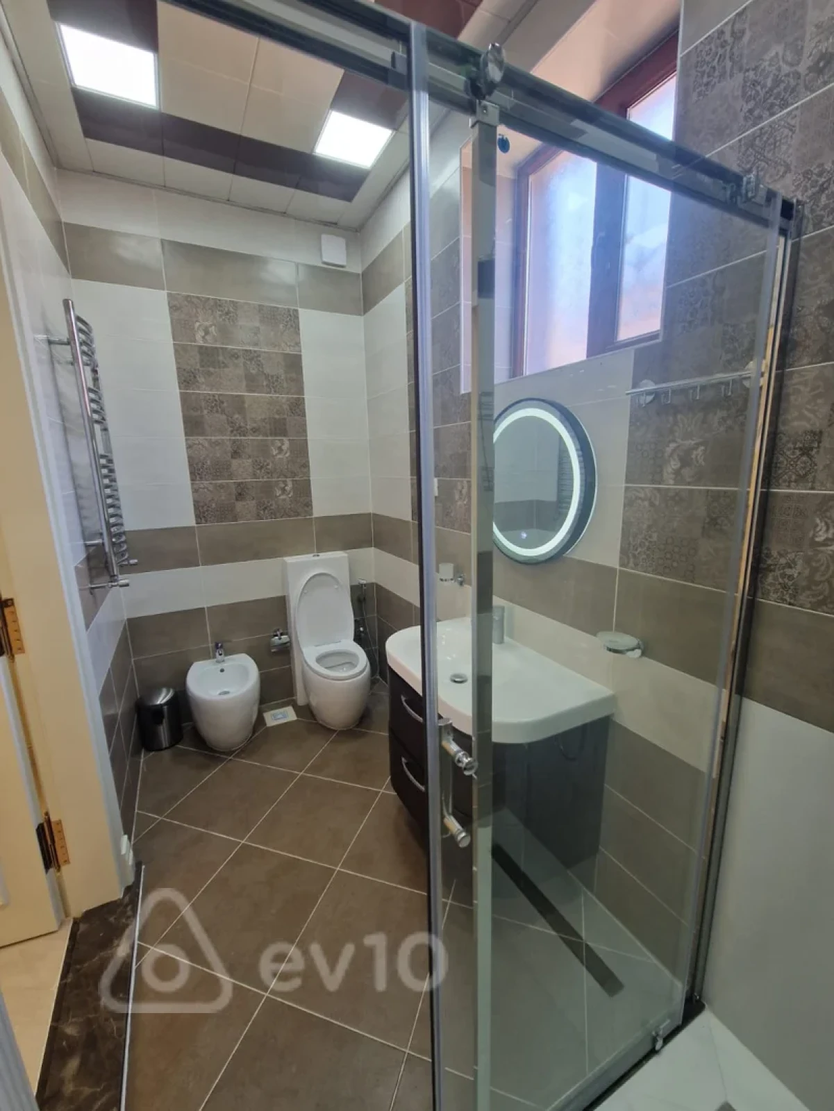 Kirayə verilir 6 otaqlı həyət evi 350 m²