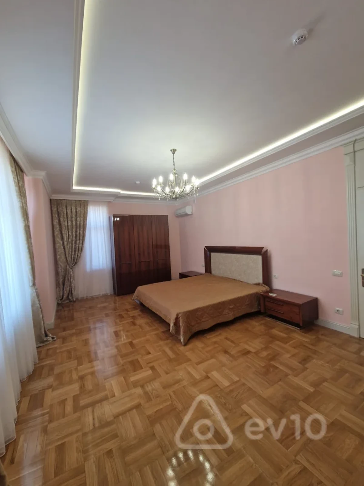 Kirayə verilir 6 otaqlı həyət evi 350 m²