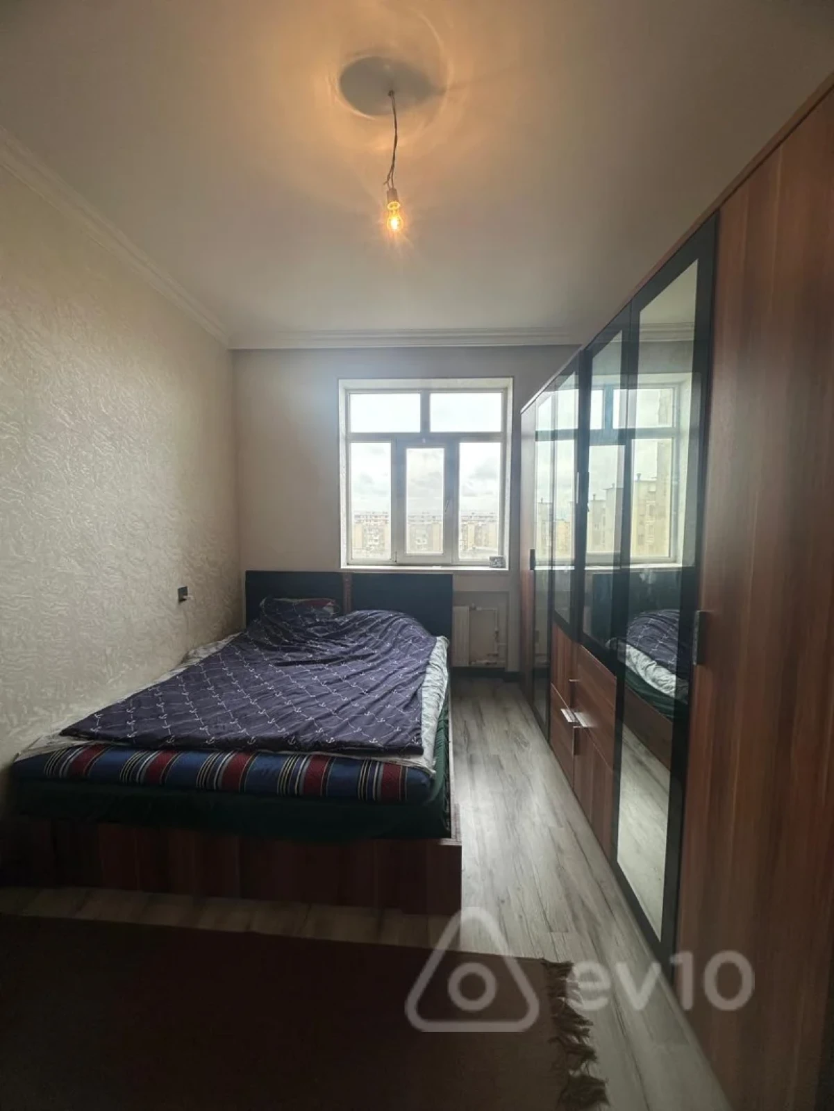 Satılır 3 otaqlı köhnə tikili 80 m²