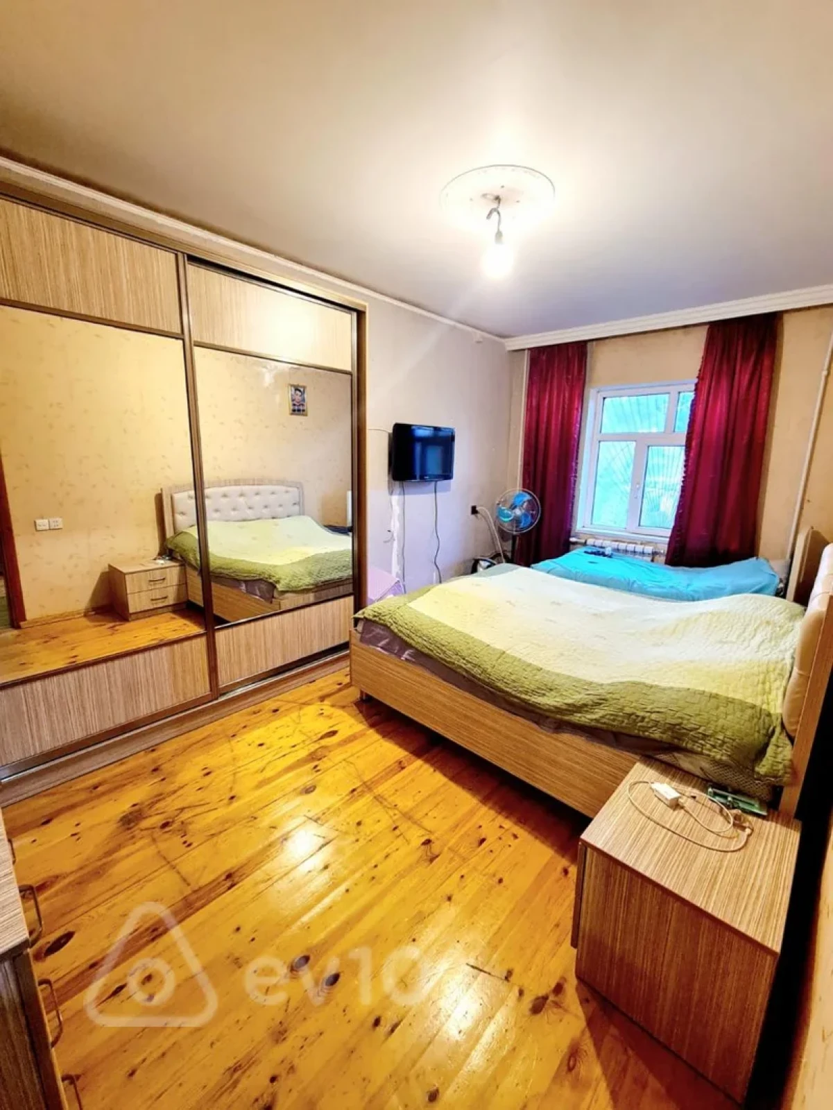 Satılır 2 otaqlı köhnə tikili 55 m²