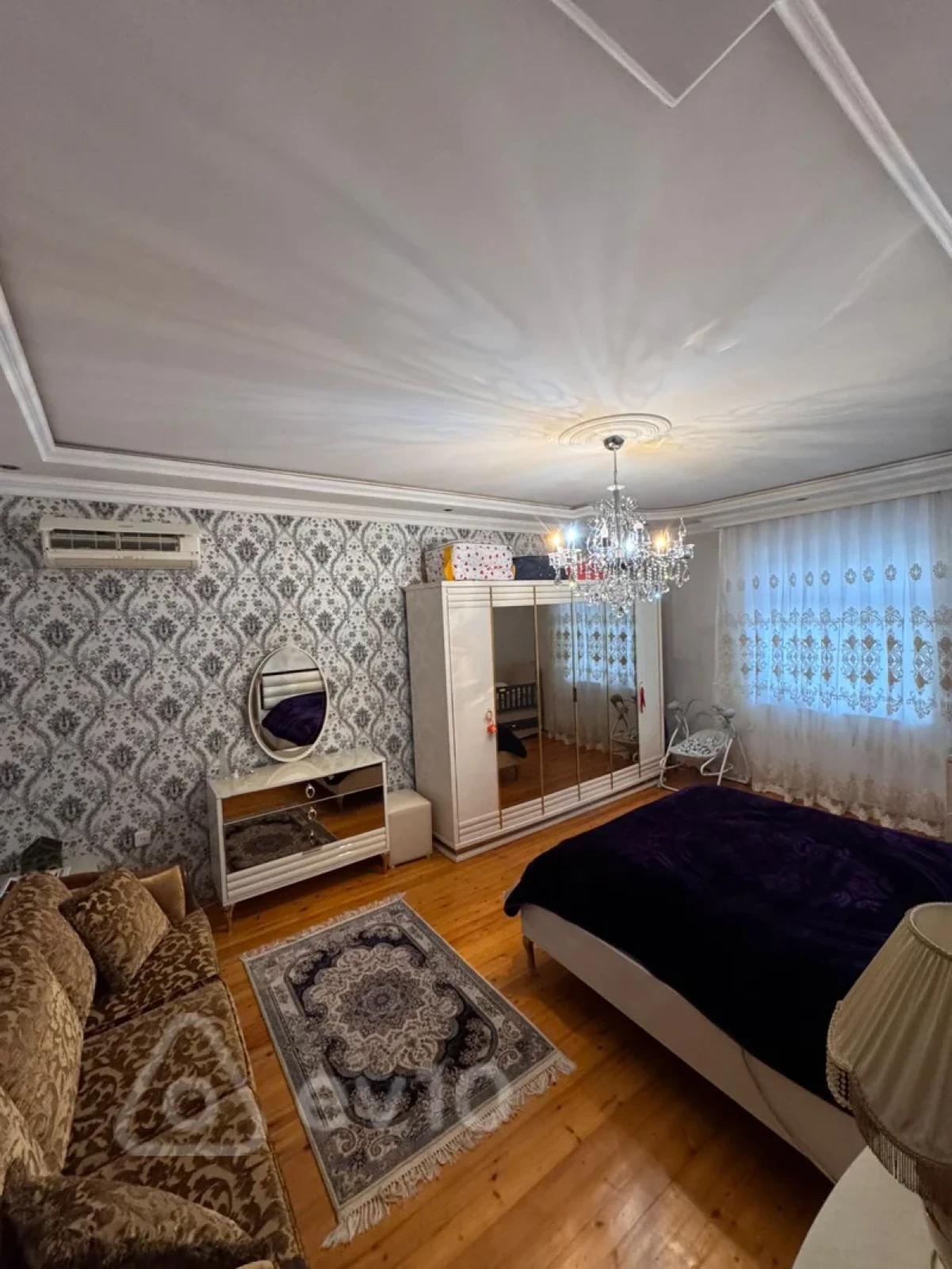 Satılır 5 otaqlı həyət evi 240 m²