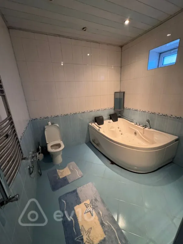 Satılır 5 otaqlı həyət evi 240 m²