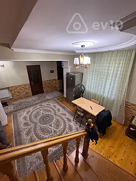 Satılır 5 otaqlı həyət evi 240 m²