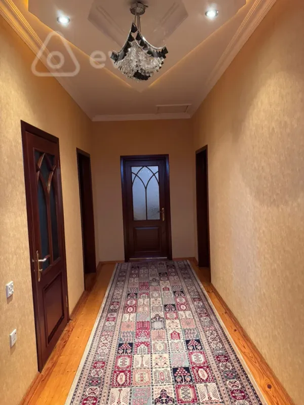 Satılır 5 otaqlı həyət evi 240 m²