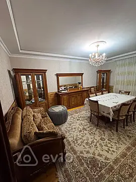 Satılır 5 otaqlı həyət evi 240 m²