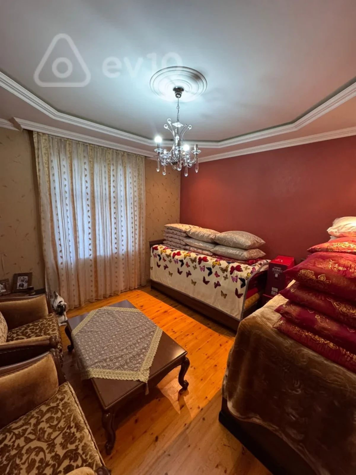 Satılır 5 otaqlı həyət evi 240 m²