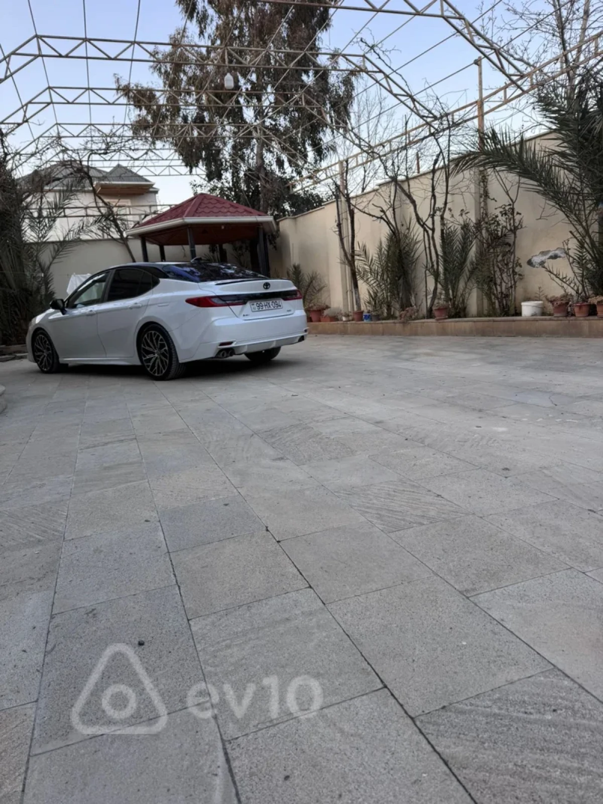 Satılır 5 otaqlı həyət evi 240 m²