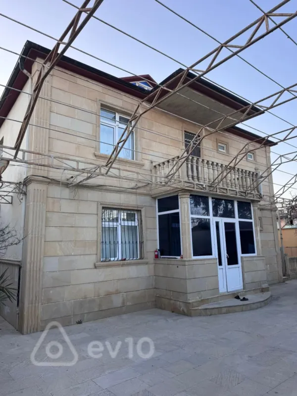 Satılır 5 otaqlı həyət evi 240 m²