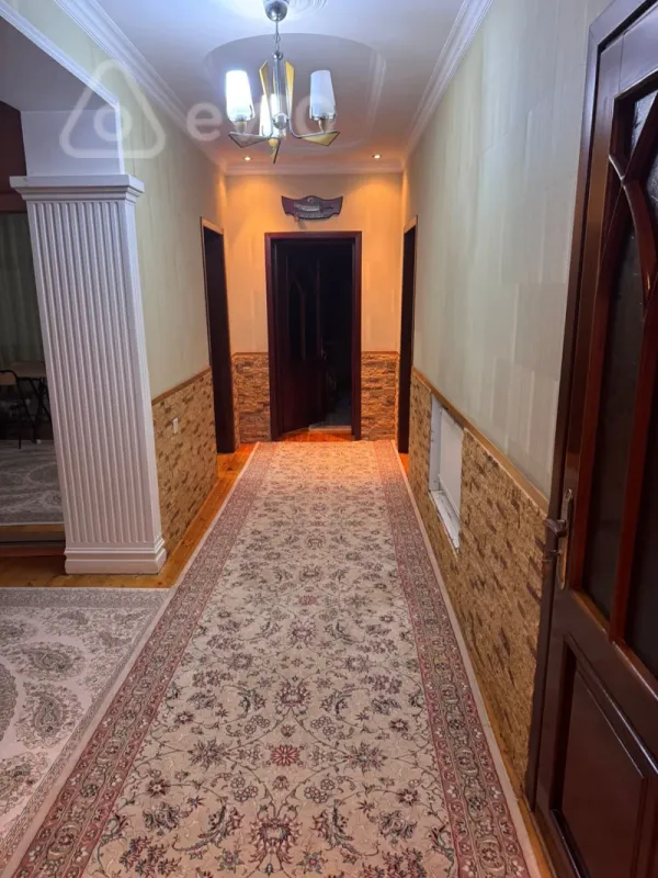 Satılır 5 otaqlı həyət evi 240 m²