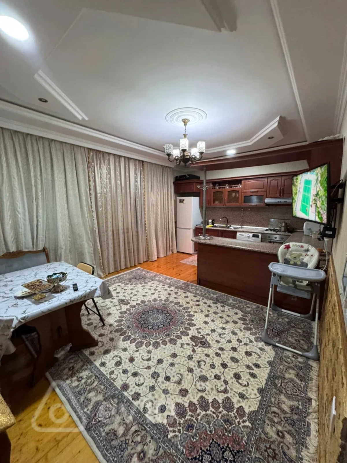 Satılır 5 otaqlı həyət evi 240 m²