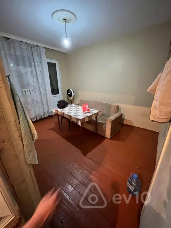 Kirayə verilir 2 otaqlı köhnə tikili 50 m²