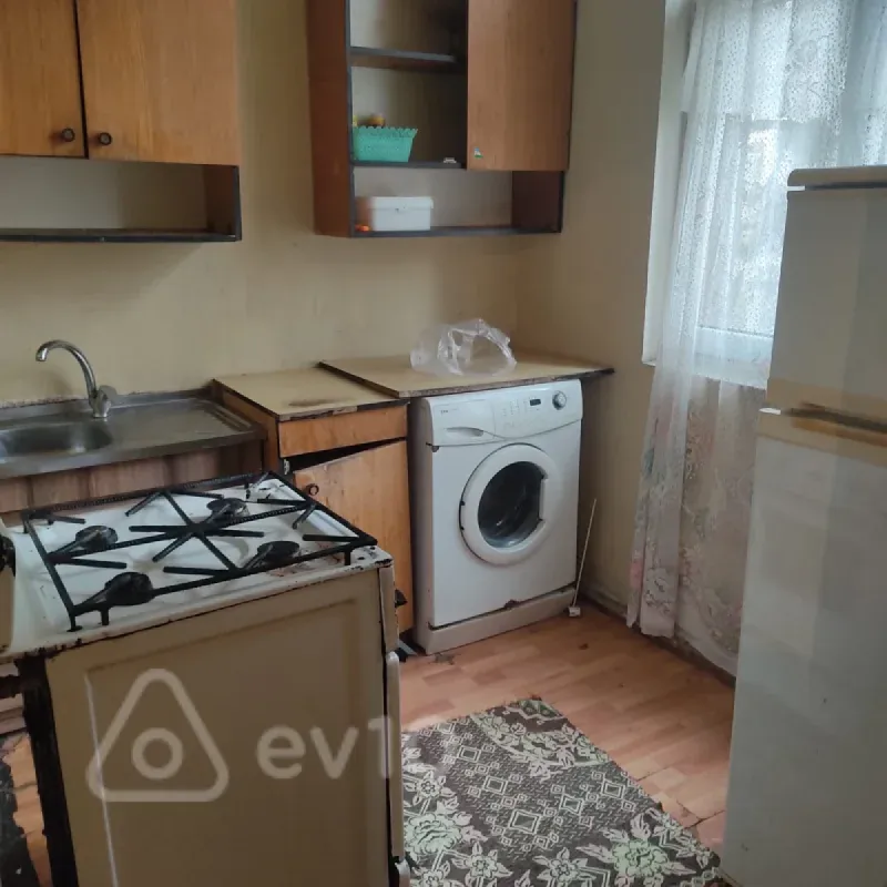 Kirayə verilir 2 otaqlı köhnə tikili 50 m²