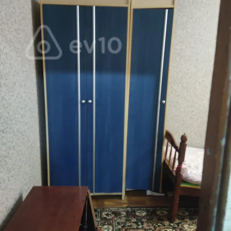 Kirayə verilir 2 otaqlı köhnə tikili 50 m²