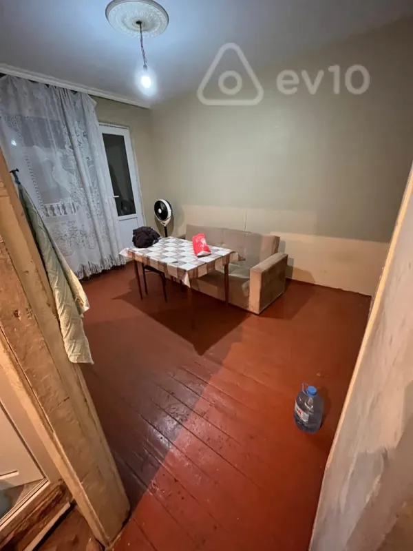 Kirayə verilir 2 otaqlı köhnə tikili 50 m²