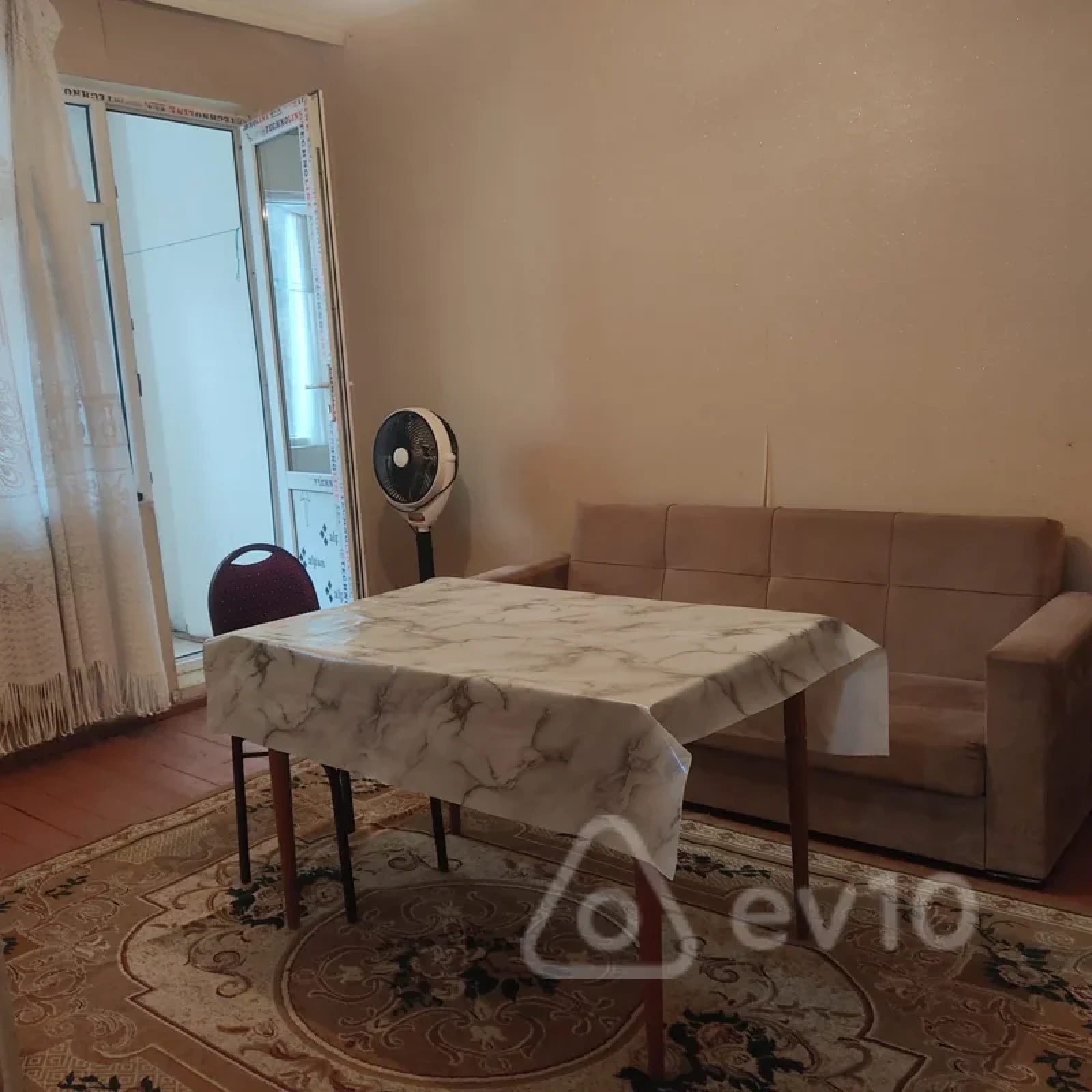 Kirayə verilir 2 otaqlı köhnə tikili 50 m²