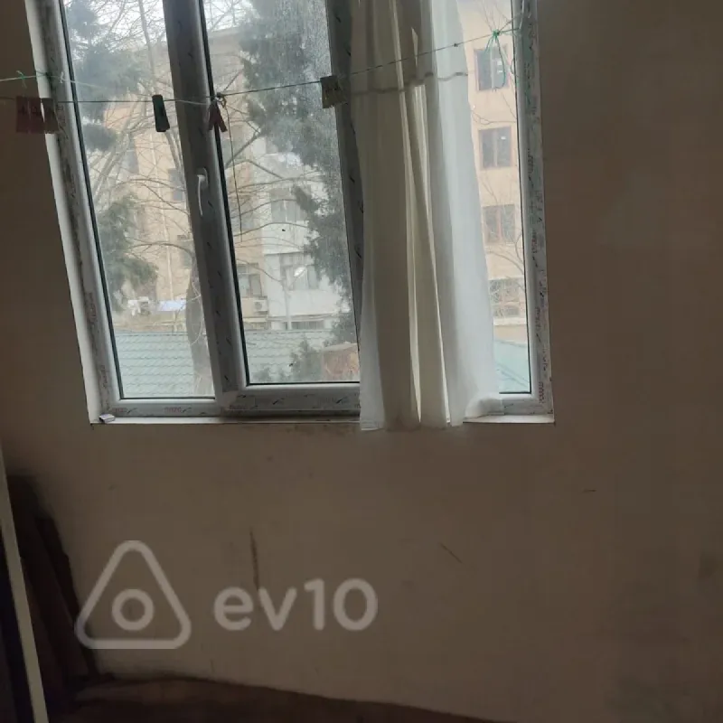 Kirayə verilir 2 otaqlı köhnə tikili 50 m²