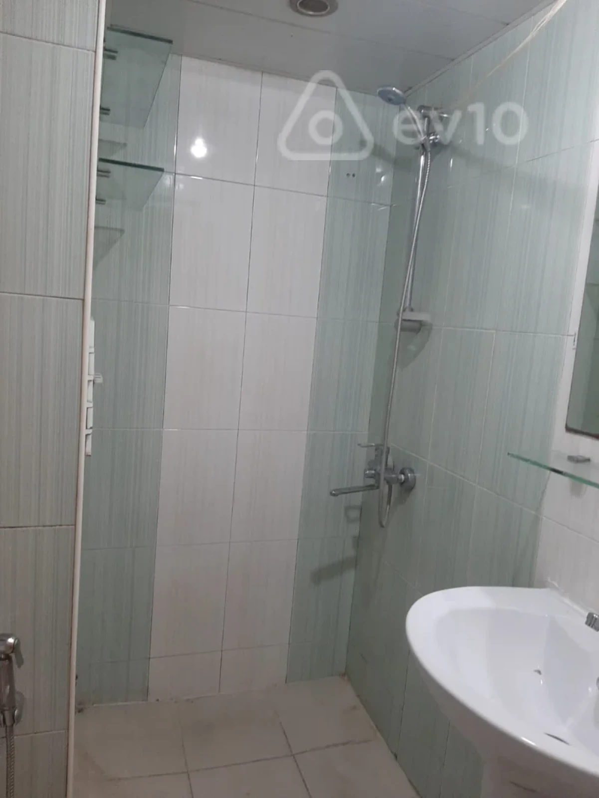 Kirayə verilir 2 otaqlı köhnə tikili 50 m²