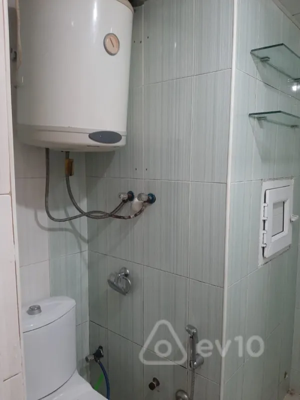 Kirayə verilir 2 otaqlı köhnə tikili 50 m²