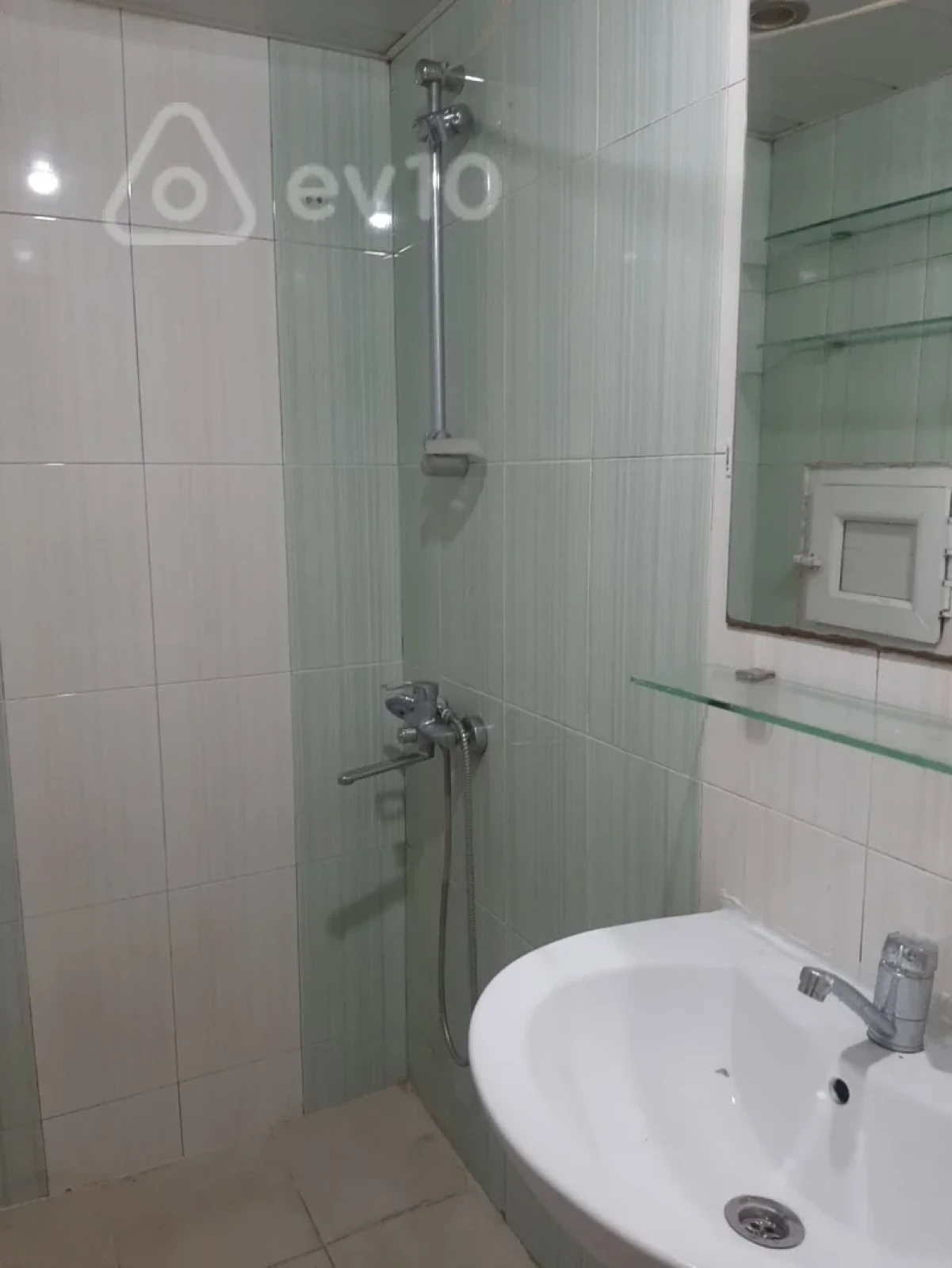 Kirayə verilir 2 otaqlı köhnə tikili 50 m²