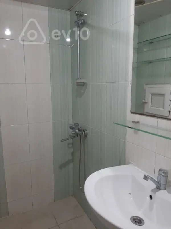 Kirayə verilir 2 otaqlı köhnə tikili 50 m²