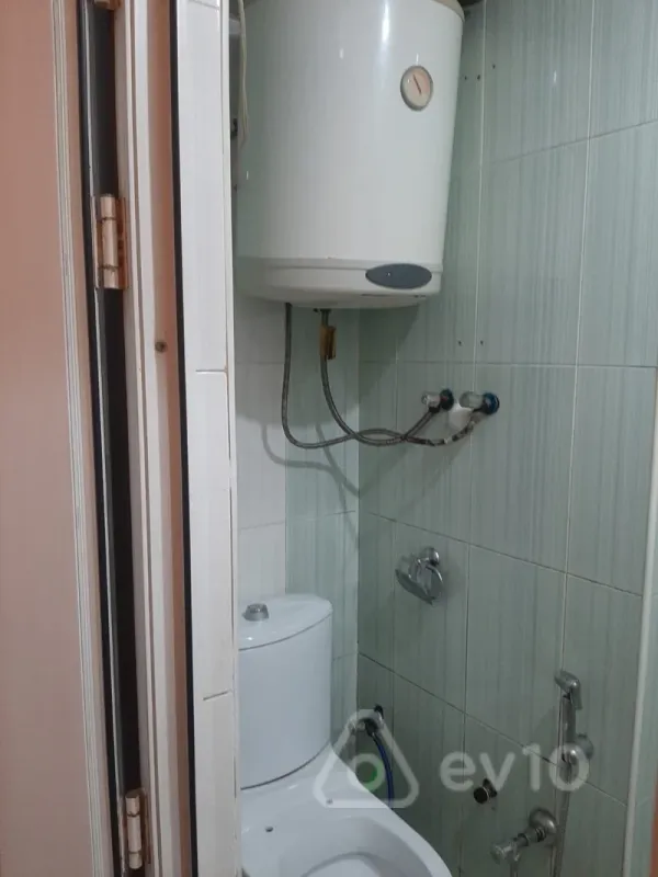 Kirayə verilir 2 otaqlı köhnə tikili 50 m²