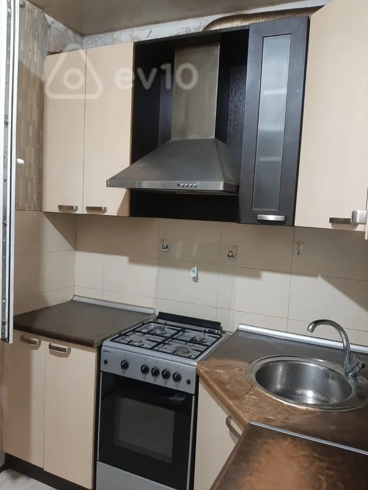 Kirayə verilir 2 otaqlı köhnə tikili 50 m²