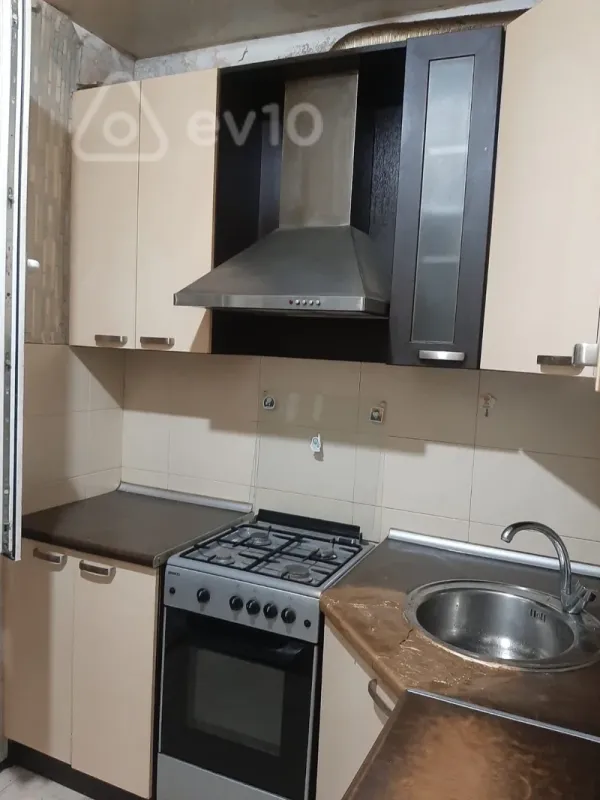Kirayə verilir 2 otaqlı köhnə tikili 50 m²