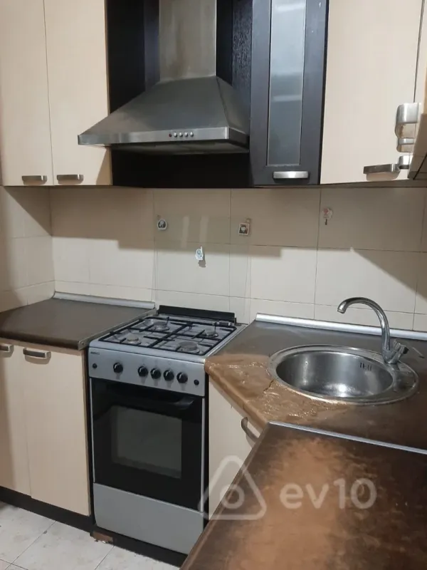 Kirayə verilir 2 otaqlı köhnə tikili 50 m²