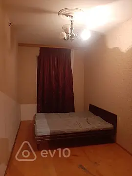 Kirayə verilir 2 otaqlı köhnə tikili 50 m²