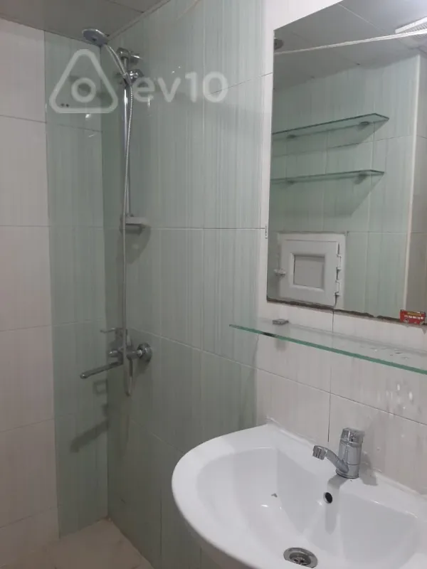 Kirayə verilir 2 otaqlı köhnə tikili 50 m²