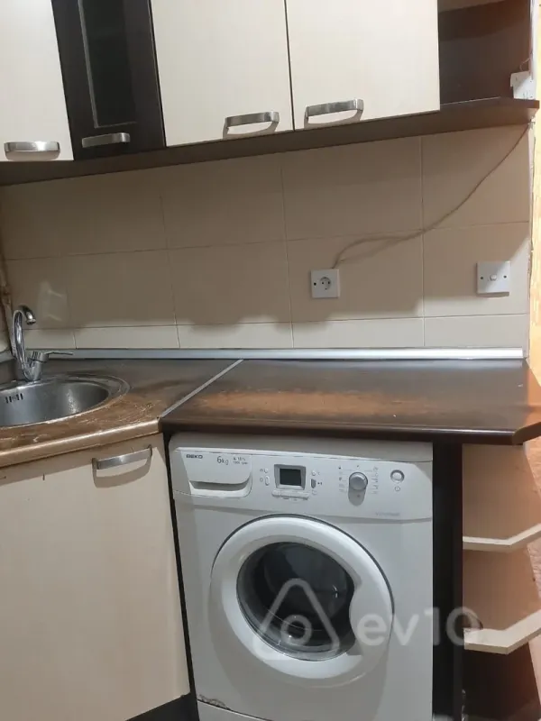 Kirayə verilir 2 otaqlı köhnə tikili 50 m²