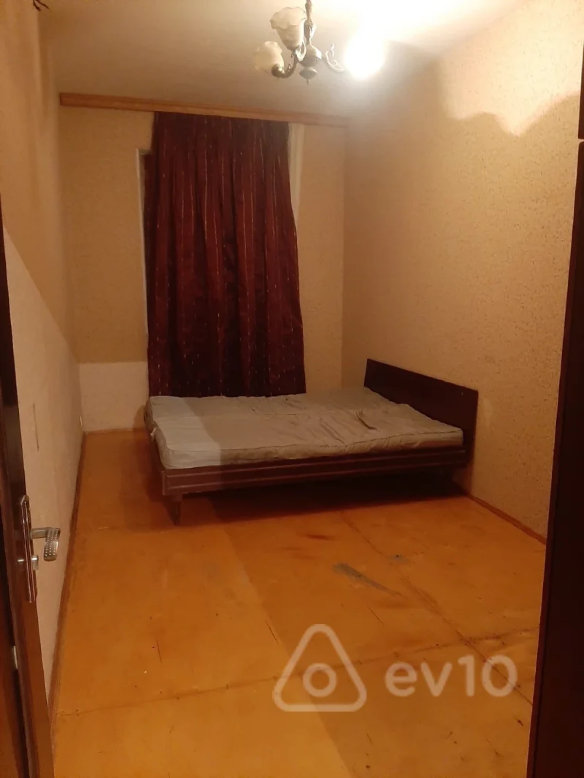 Kirayə verilir 2 otaqlı köhnə tikili 50 m²