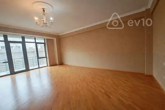 Satılır 4 otaqlı yeni tikili 180 m²