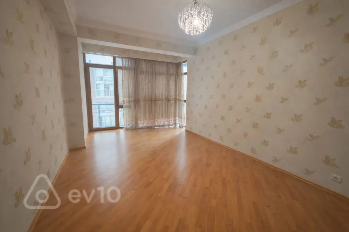 Satılır 4 otaqlı yeni tikili 180 m²