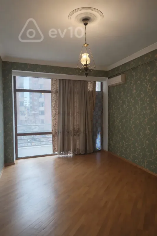 Satılır 4 otaqlı yeni tikili 180 m²