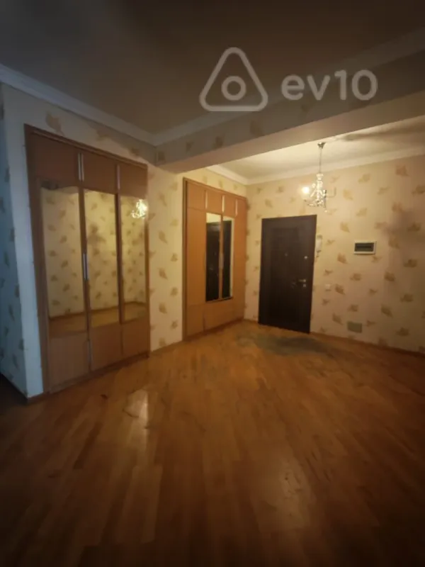 Satılır 4 otaqlı yeni tikili 180 m²