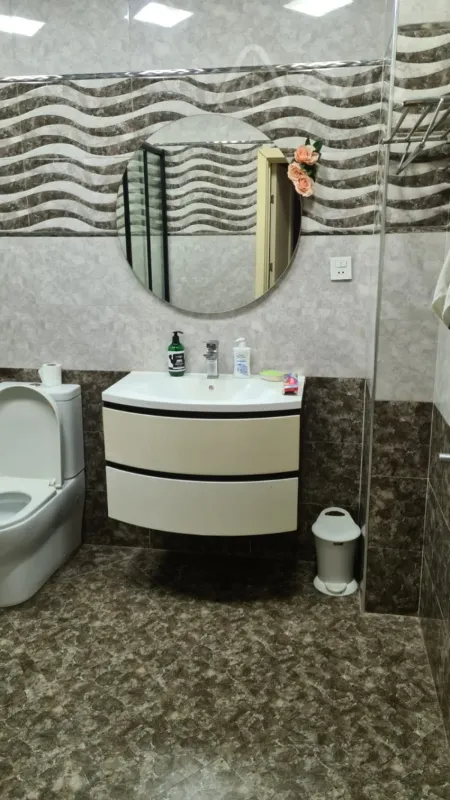 Kirayə verilir 3 otaqlı yeni tikili 130 m²