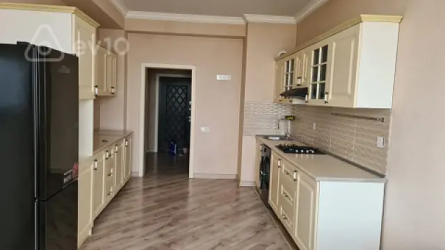 Kirayə verilir 3 otaqlı yeni tikili 130 m²