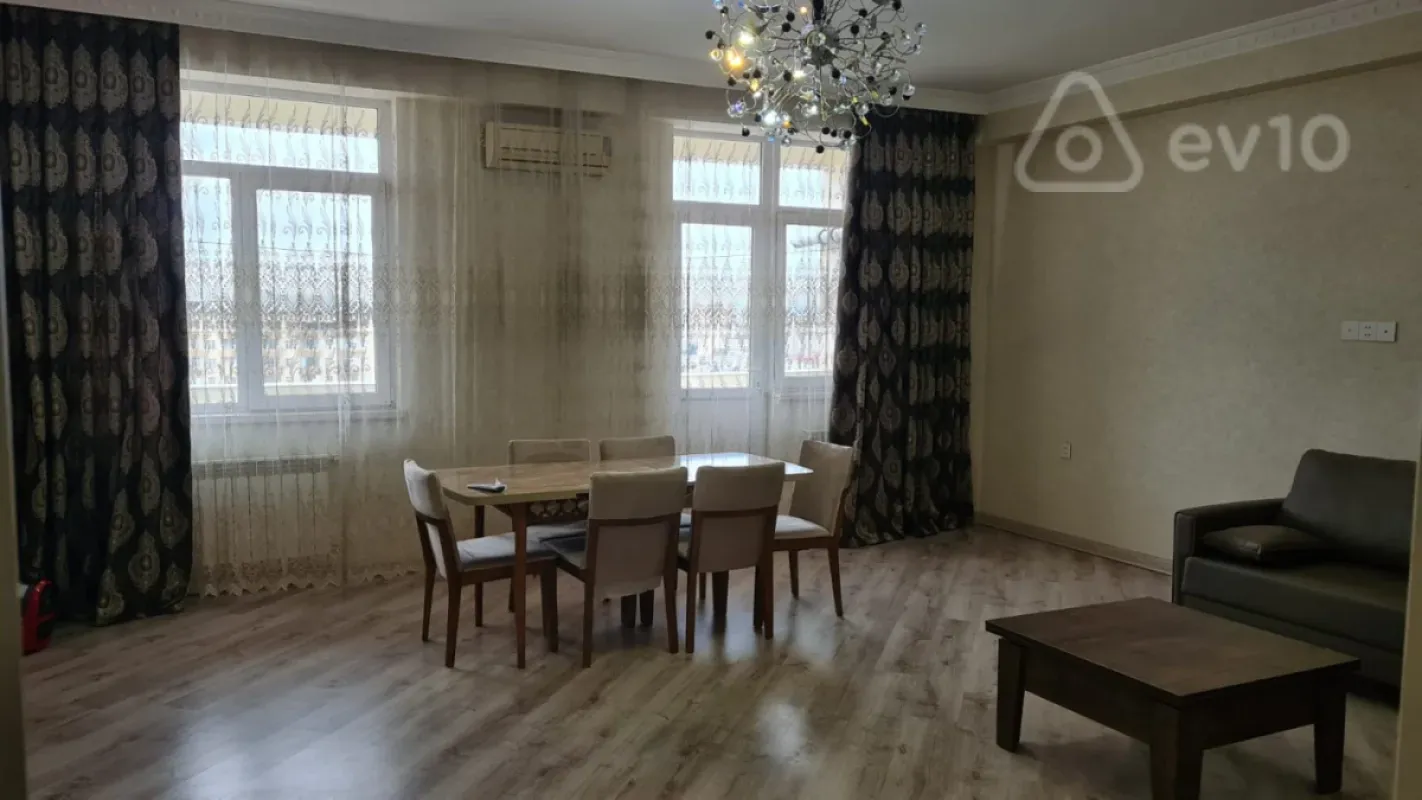 Kirayə verilir 3 otaqlı yeni tikili 130 m²