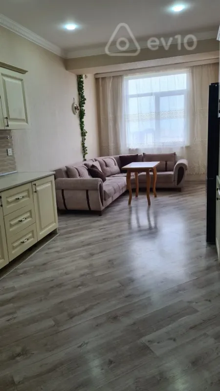 Kirayə verilir 3 otaqlı yeni tikili 130 m²