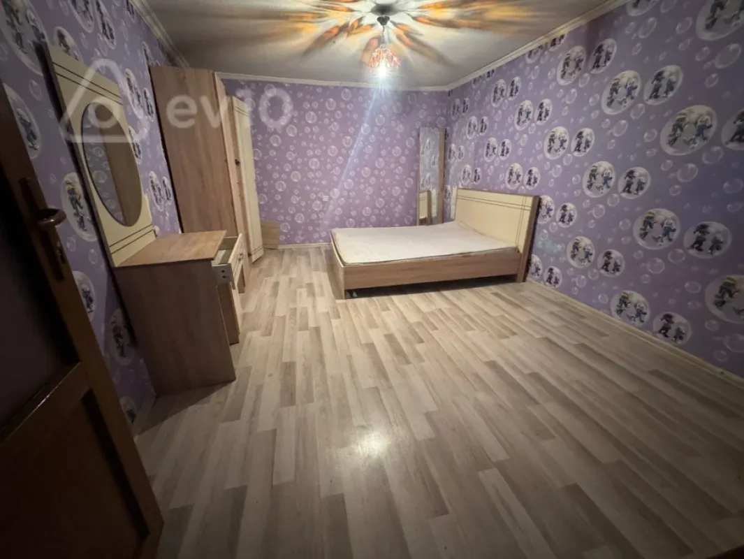 Kirayə verilir 4 otaqlı köhnə tikili 100 m²