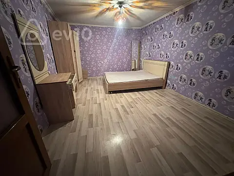 Kirayə verilir 4 otaqlı köhnə tikili 100 m²