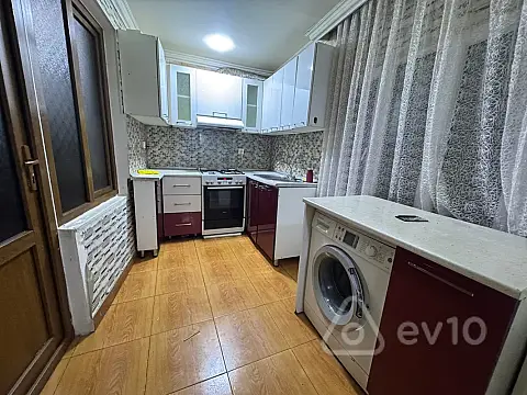 Kirayə verilir 4 otaqlı köhnə tikili 100 m²