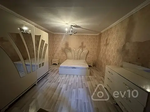 Kirayə verilir 4 otaqlı köhnə tikili 100 m²