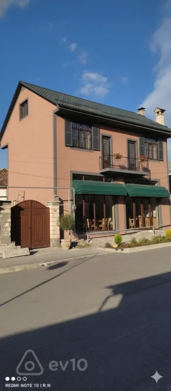 Satılır 7 otaqlı həyət evi 3000 m²