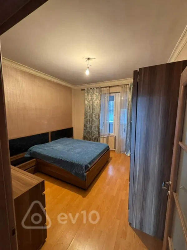 Kirayə verilir 2 otaqlı köhnə tikili 60 m²